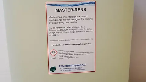 Plastkanne med teksten "Master-rens"